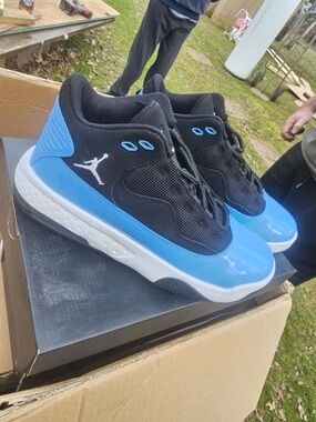 Jordan Kids Black and Blue Low-Top Sneakers